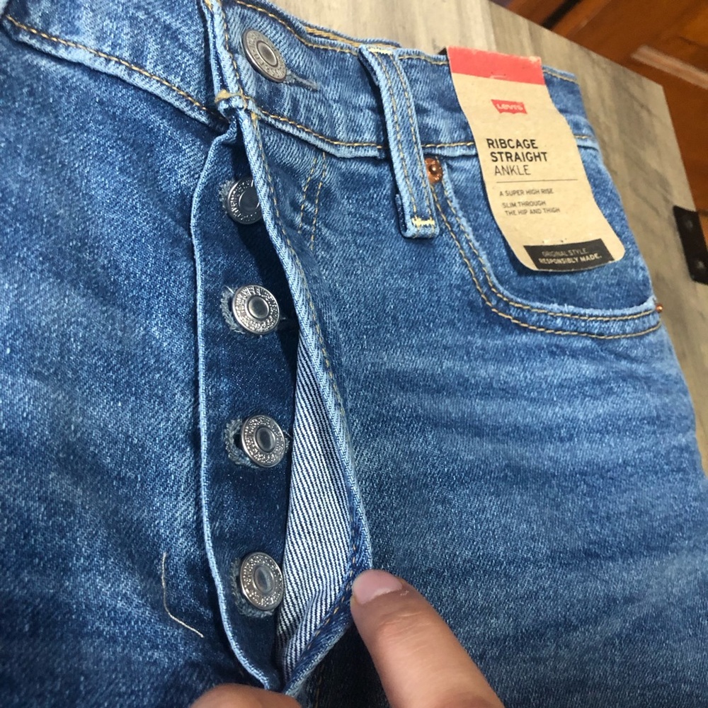 PRICE FIRM NWT Levis Ribcage Ankle Straight Medium Wash Jeans - Picture 2 of 4